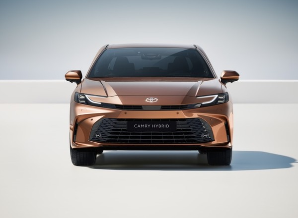 Nowa Toyota Camry już w Polsce. Znamy ceny i promocyjną ofertę