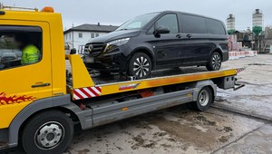 Po nitce do kłębka. Od skradzionego mercedesa do arsenału broni i 92 kg narkotyków
