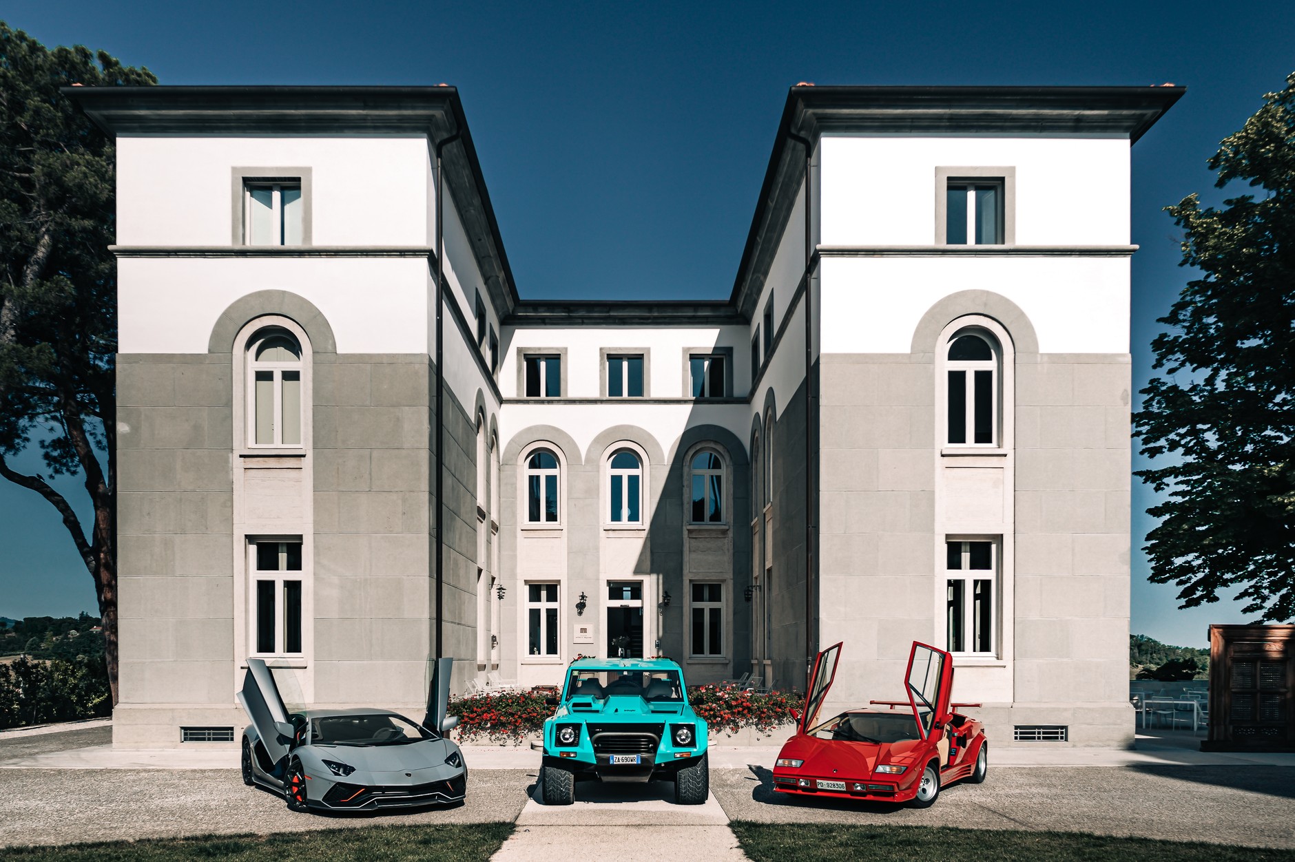 Lamborghini Countach, LM 002 oraz Aventador