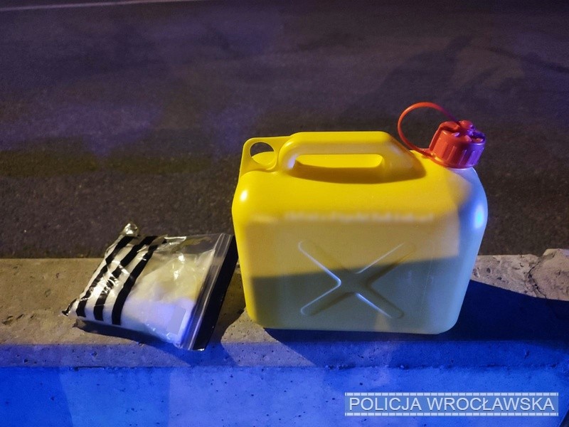 Policjanci znaleźli narkotyki w bagażniku samochodu