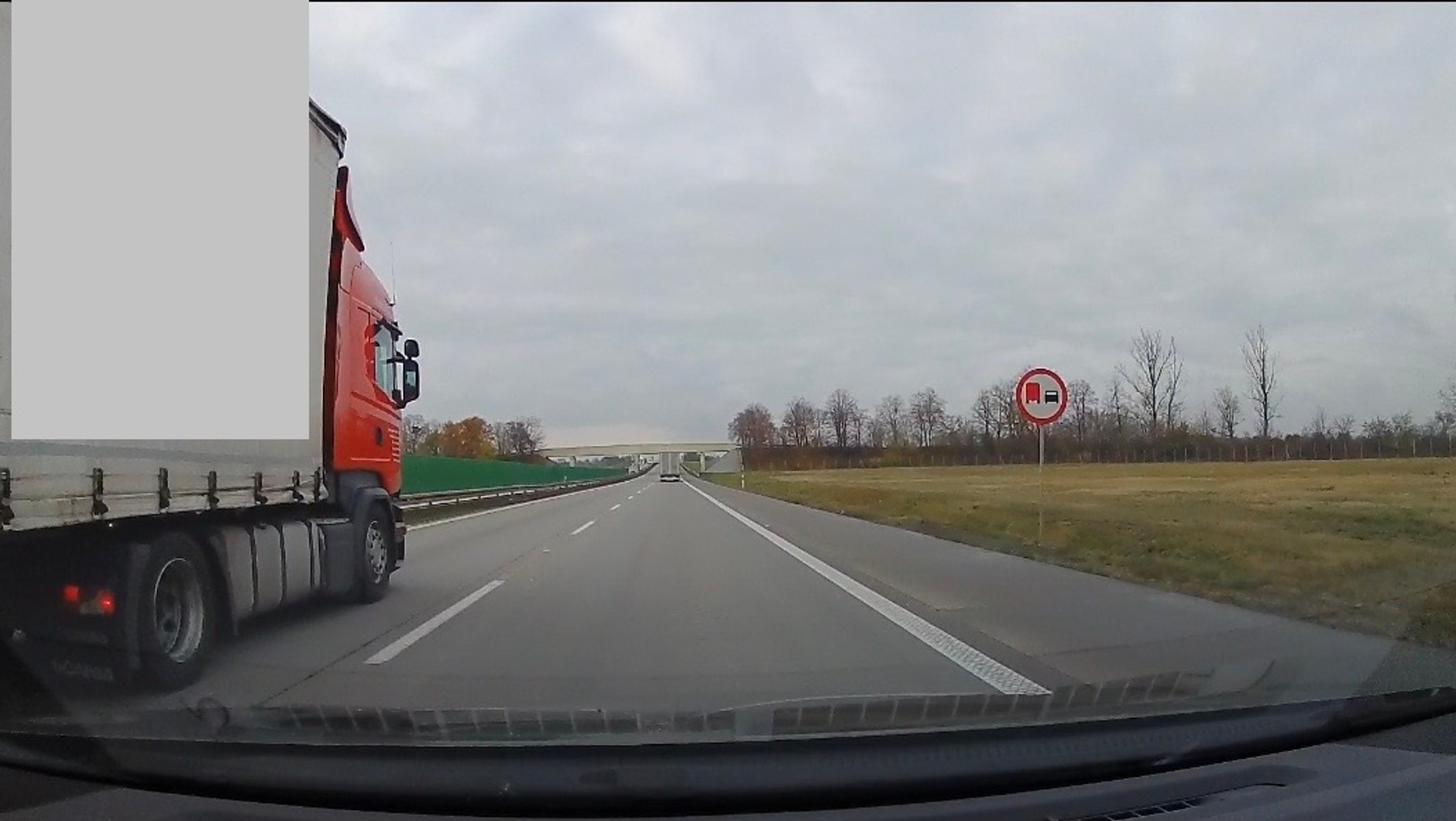 Kontrole wyprzedzających kierowców ciężarówek na A4
