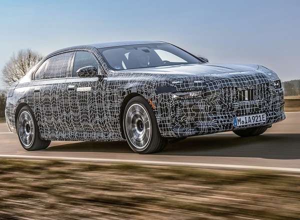 Jeździliśmy prototypem nowego BMW serii 7. Limuzyna będzie miała kilka wersji napędowych