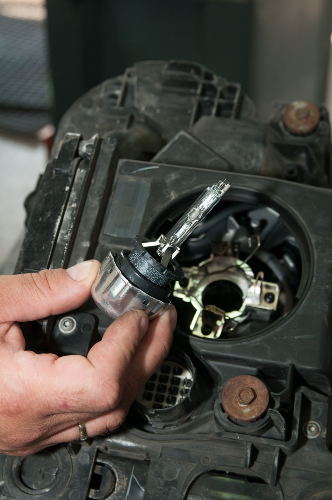 Kiedy trzeba wymienić ksenony i jak to zrobić?