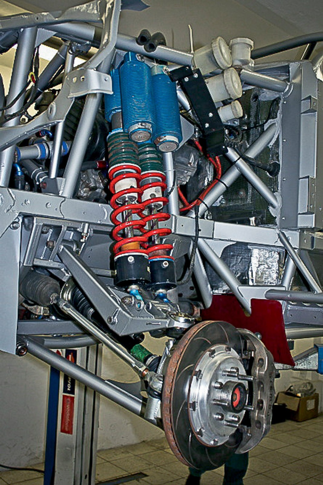 L200 rajdówka kontra seria. Czym auto Małysza różni się od typowego pikapa