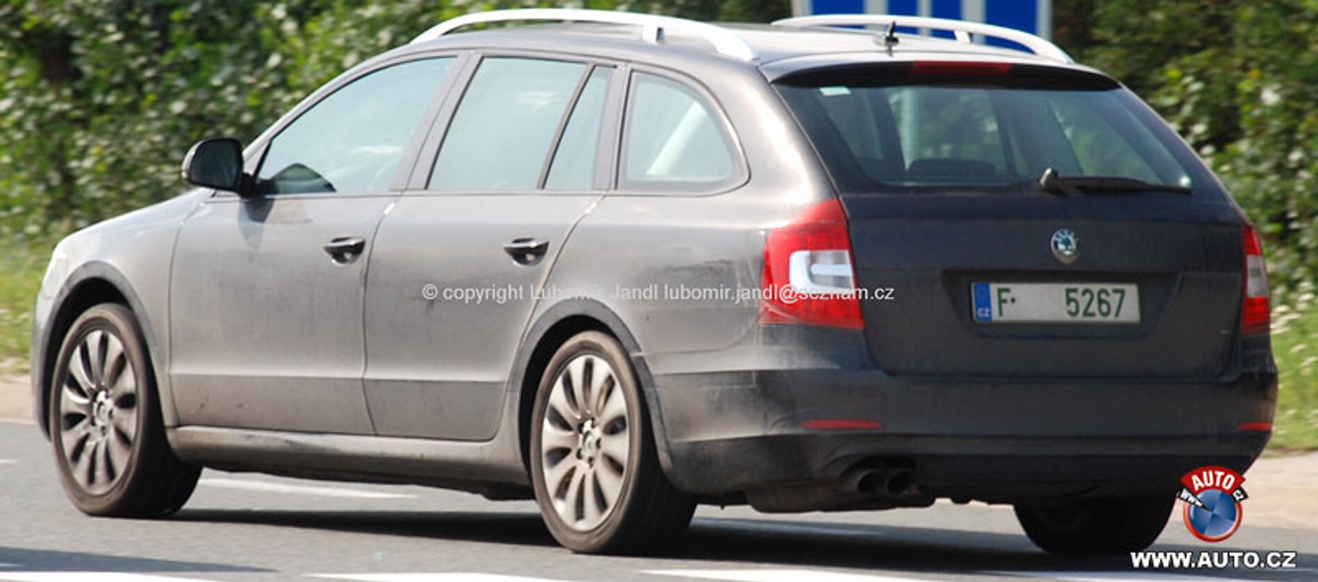 Zdjęcia szpiegowskie: Škoda Superb Combi na południu Moraw