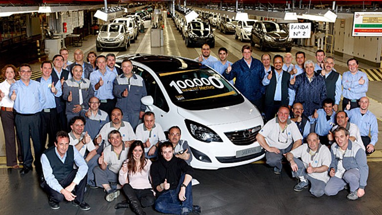 Nowy Opel Meriva razy 100 000