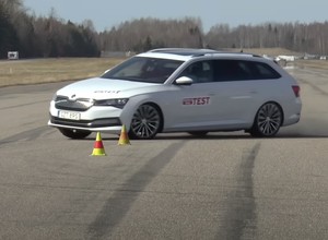 Volkswagen Passat oraz Skody Octavia i Superb oblały test łosia w Szwecji