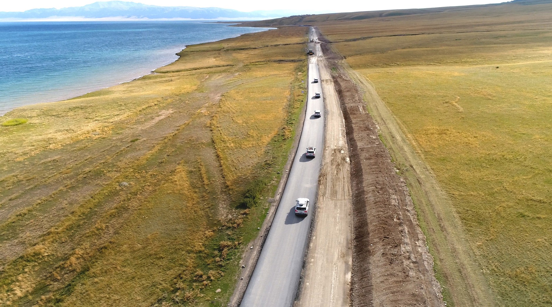 Drogę lądową z Chin pokonało pięć Rextonów G4. W Polsce dołączył jeszcze jeden egzemplarz