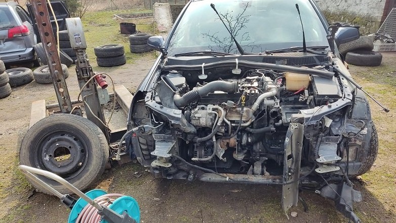 Mężczyzna z Ząbkowic Ślaskich kradł auta za pomocą lawety