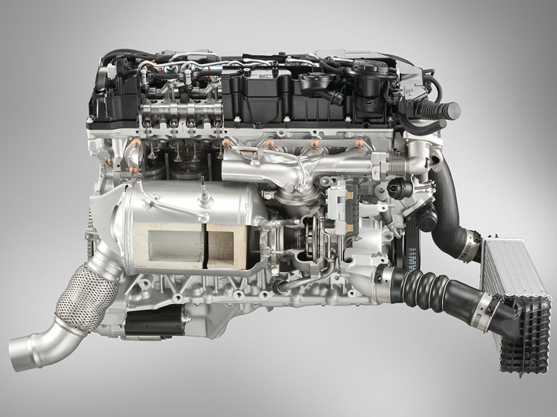 BMW: 740i bez 8-cylindrowego silnika, 750i z dwoma turbosprężarkami