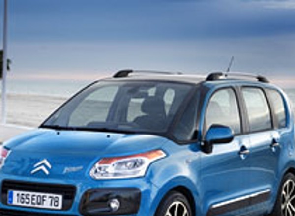 50 proc. mniej samochodów ze Słowacji