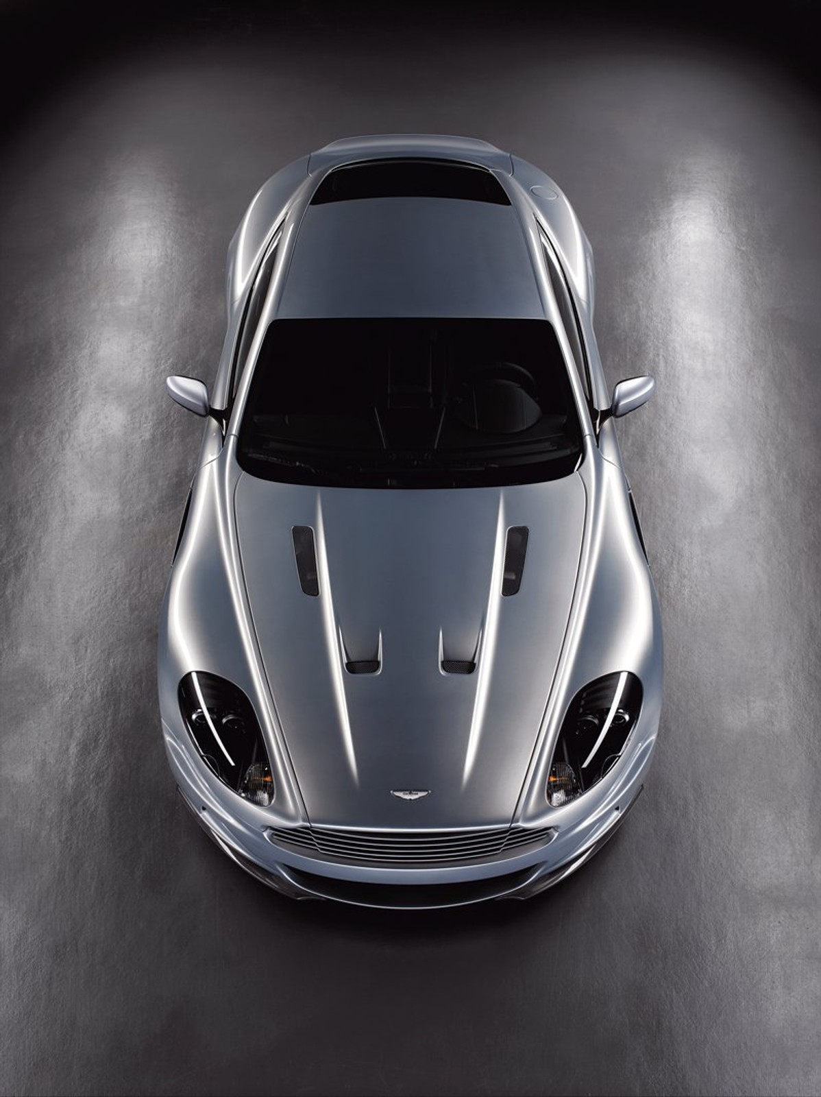 Nowy Aston Martin DBS w Pradze: oficjalne informacje i zdjęcia