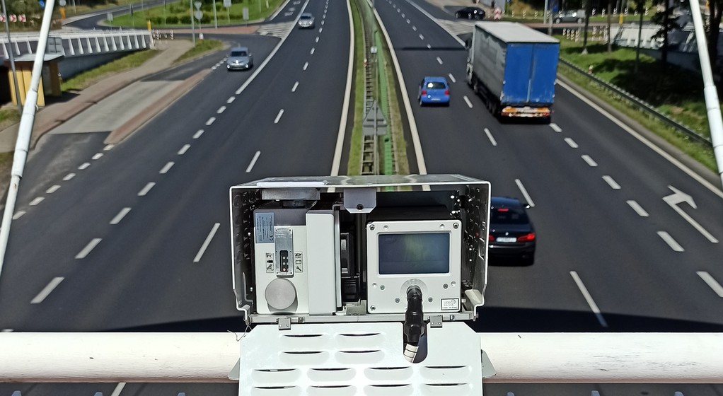 W Warszawie zaprezentowano możliwości nowego fotoradaru śledzącego – Integra 3D+
