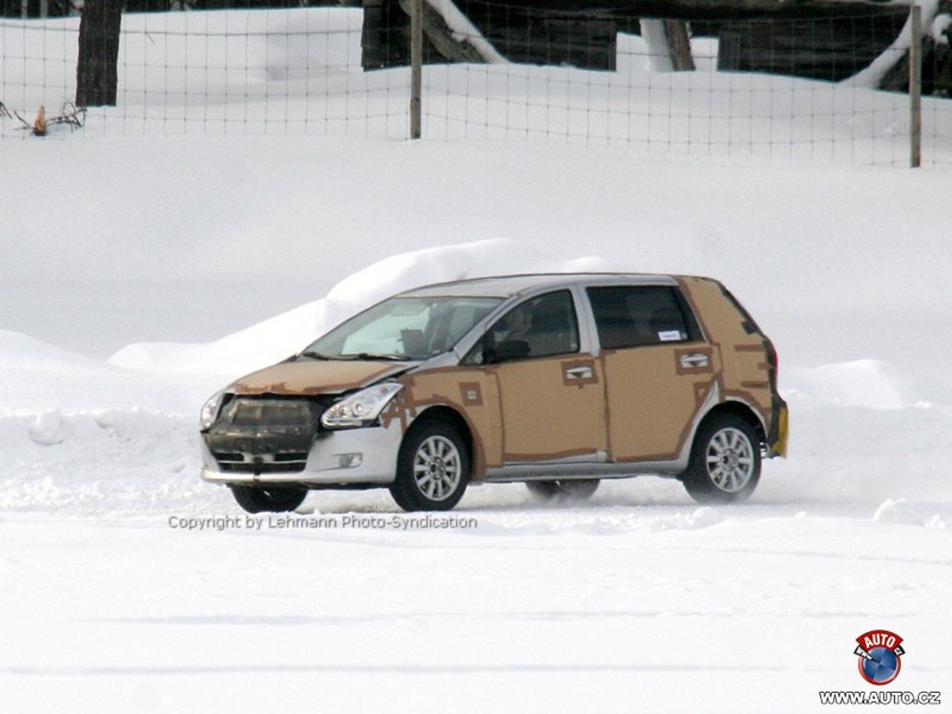 Zdjęcia szpiegowskie: Nowa Toyota Corolla Verso