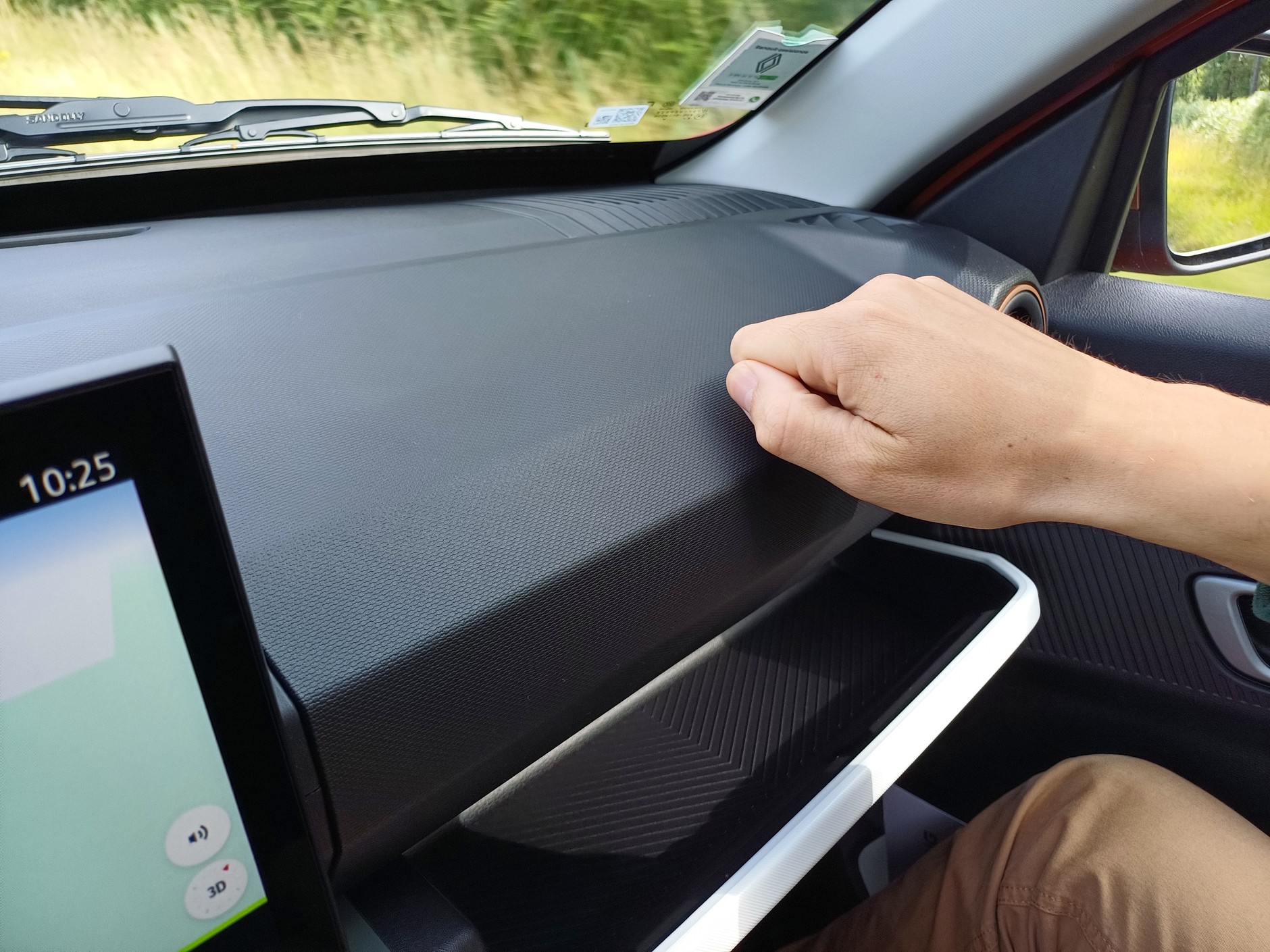 Nowa Dacia Spring: dizajn jest bardzo estetyczny, ale plastiki twarde