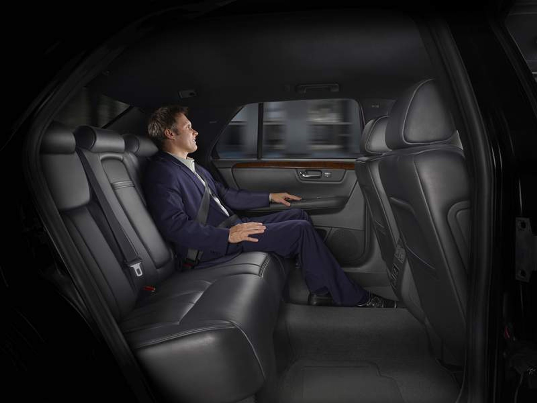 Cadillac DTS-L: oficjalne zdjęcia