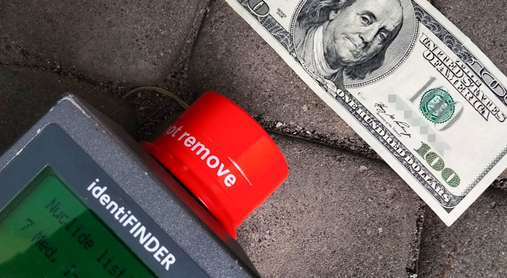 Napromieniowany banknot studolarówki