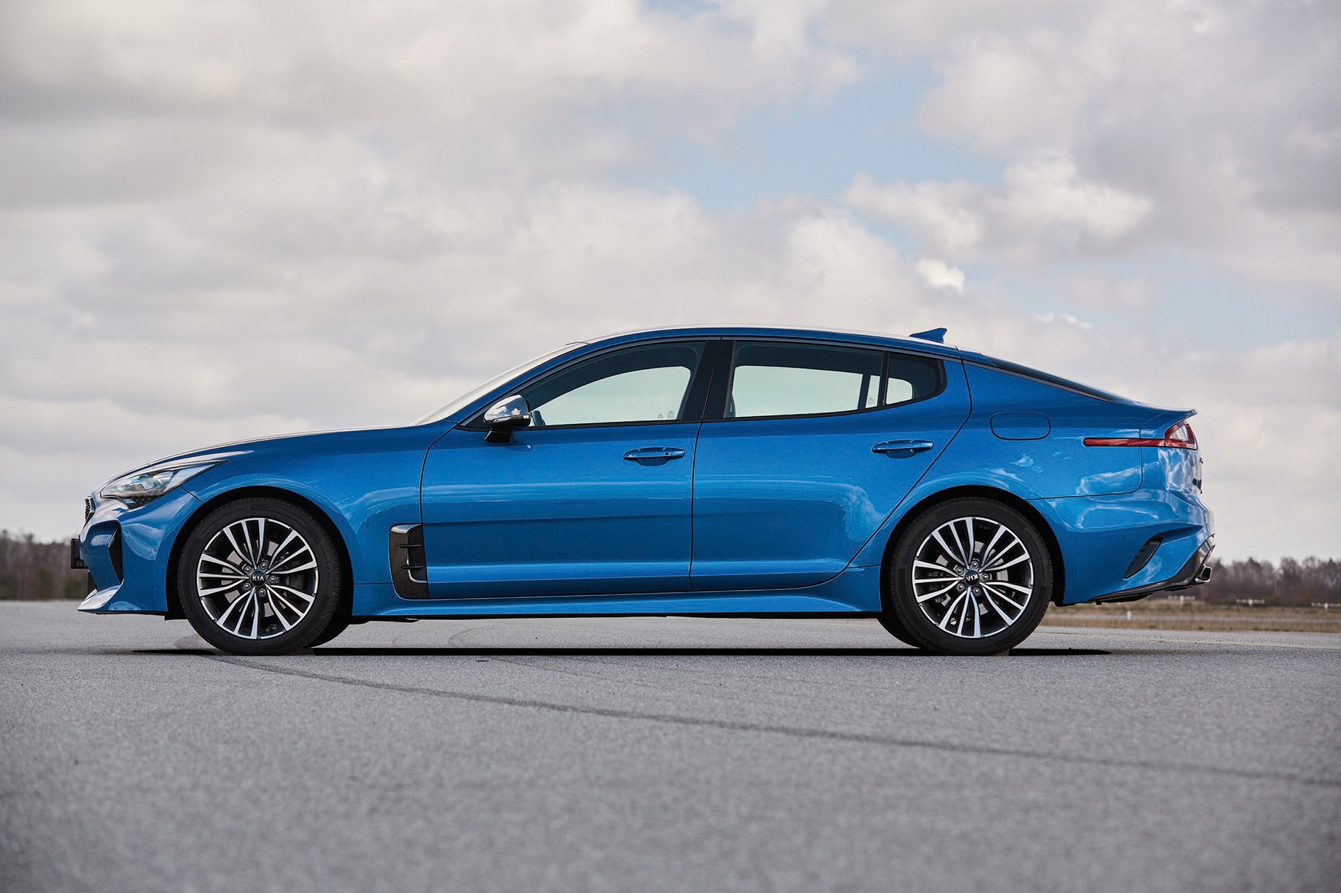 Porównanie: BMW serii 3, Kia Stinger, Mazda 6, Mercedes klasy C