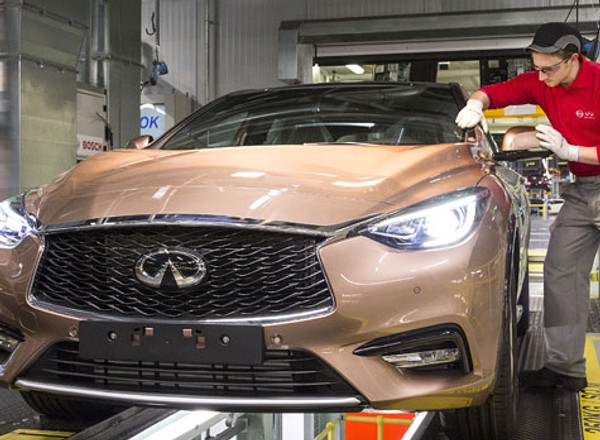 Infiniti Q30: rozpoczęto produkcję seryjną
