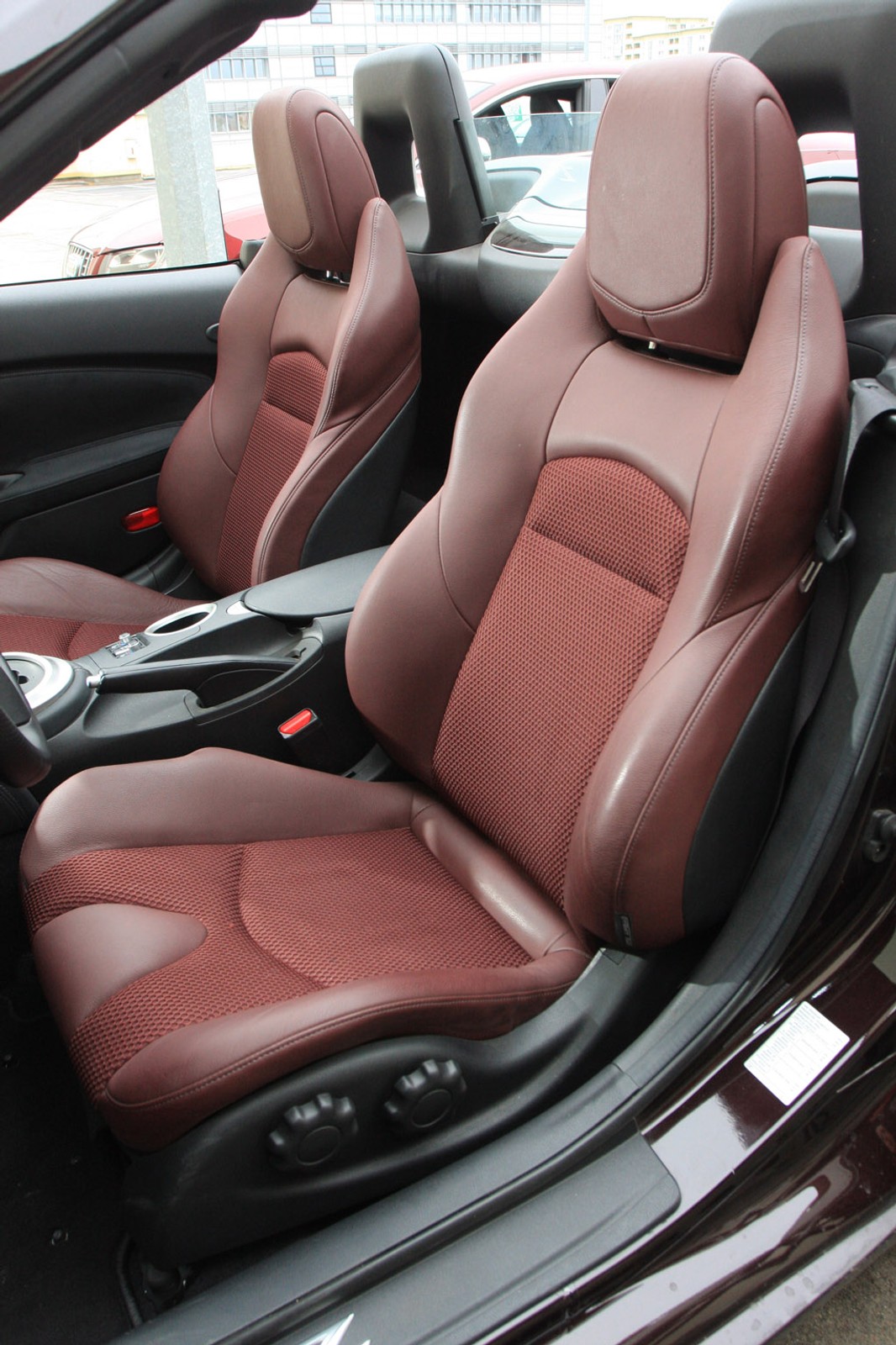 Nissan 370Z Roadster: ogniste cabrio dla prawdziwego twardziela