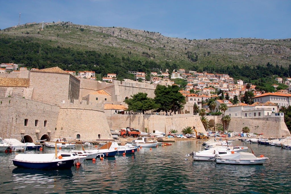 Morze, zabytki, świetna infrastruktura turystyczna. Chorwacja to doskonałe miejsce na urlop. Niestety, w ostatnich latach zrobiło się tam drogo.