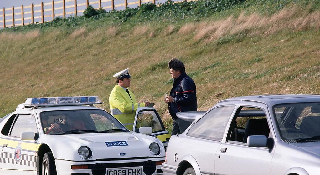 Ford w policyjnym mundurze