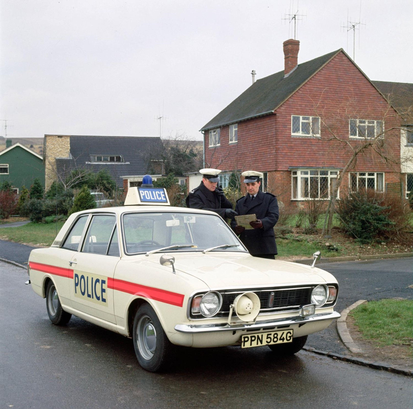 Ford w policyjnym mundurze