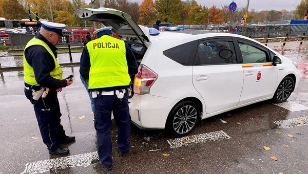 Wielka akcja policji. Sprawdzili 1000 taksówek "na aplikację", wystawili 300 mandatów
