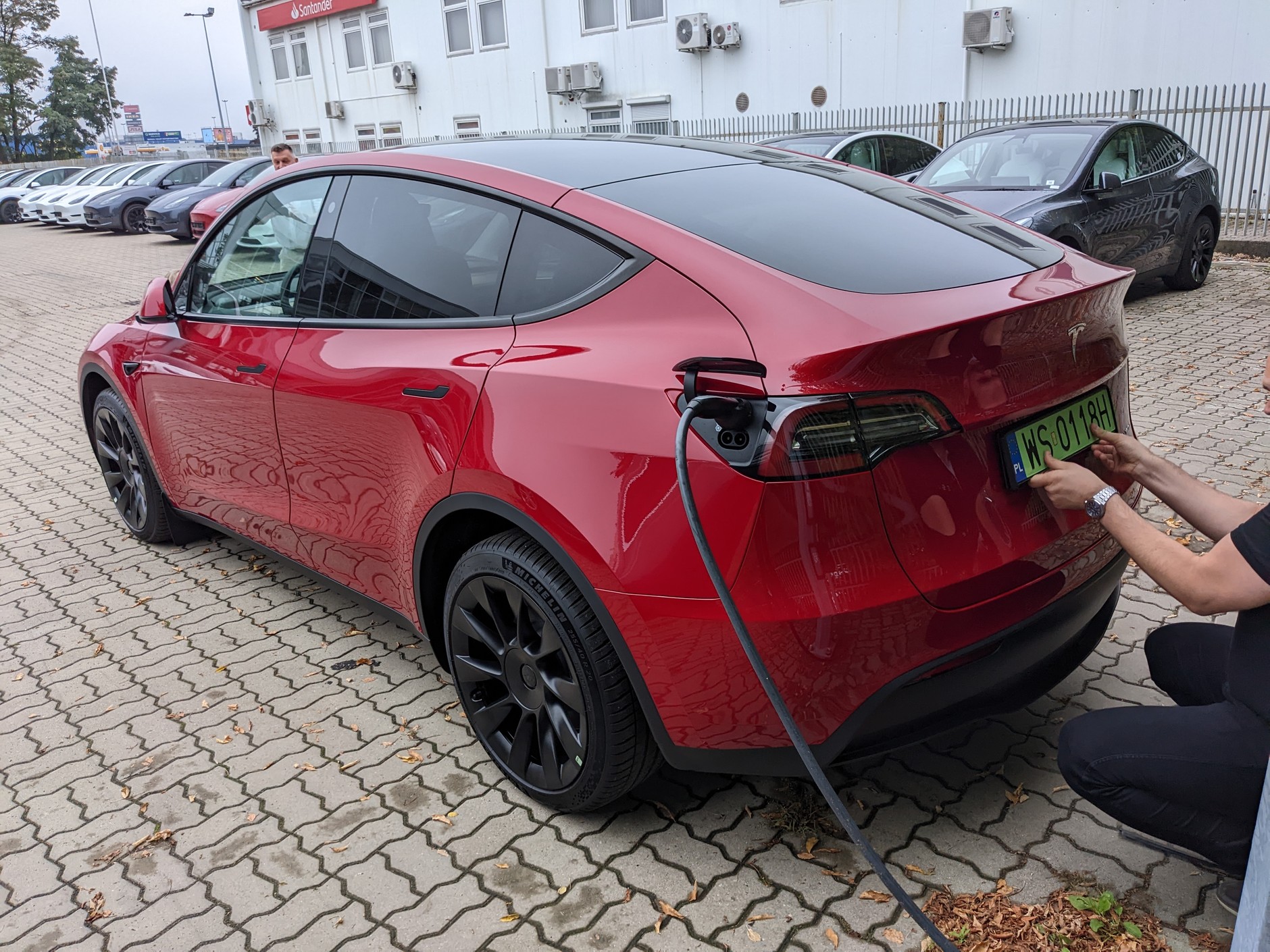 Odbiór nowej Tesli Model Y z salonu