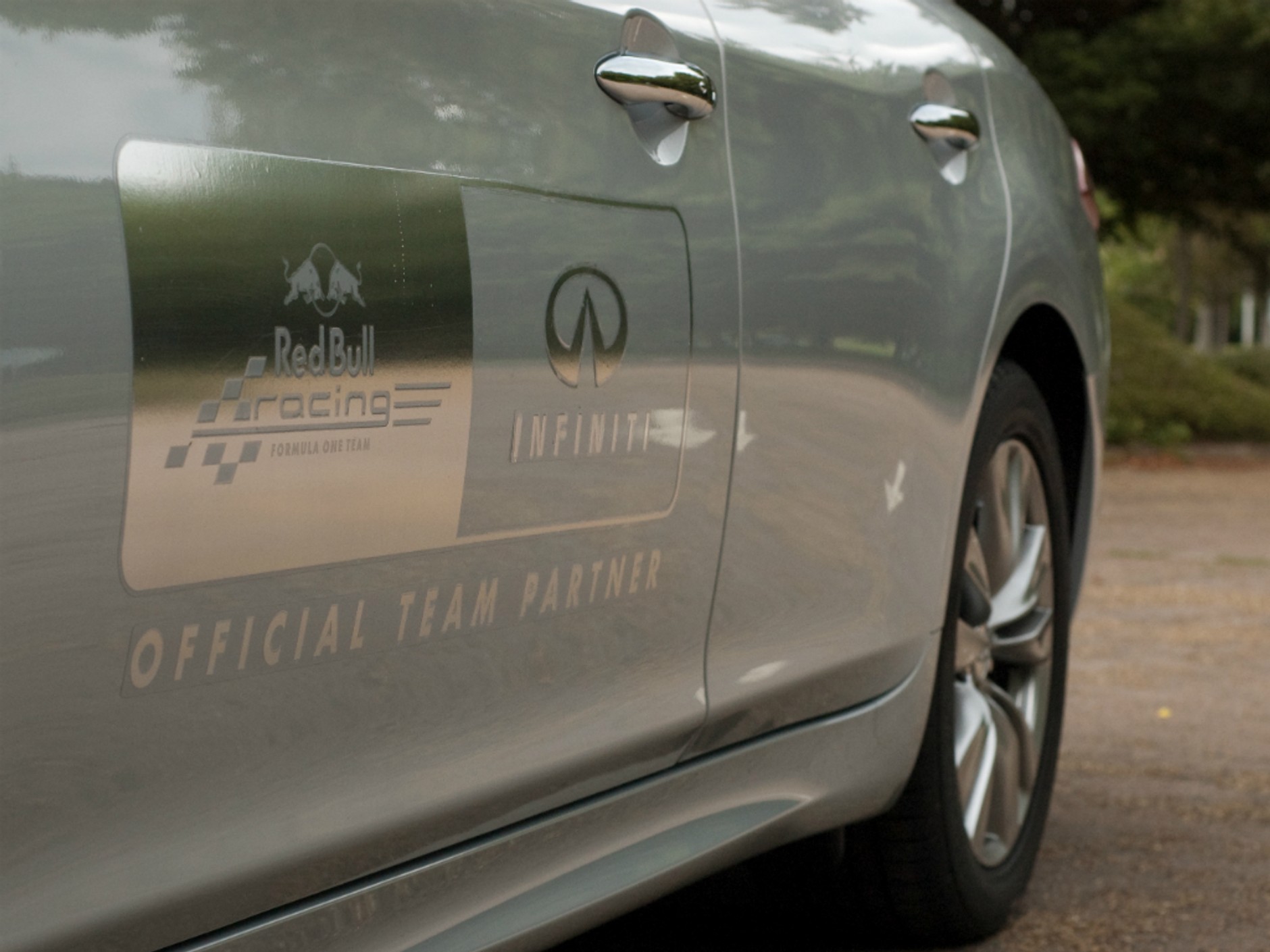 Infiniti M35h GT: szybki, ekonomiczny i luksusowy