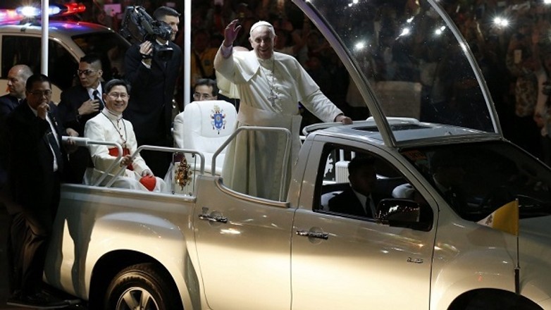 Isuzu D-Max Papamobile