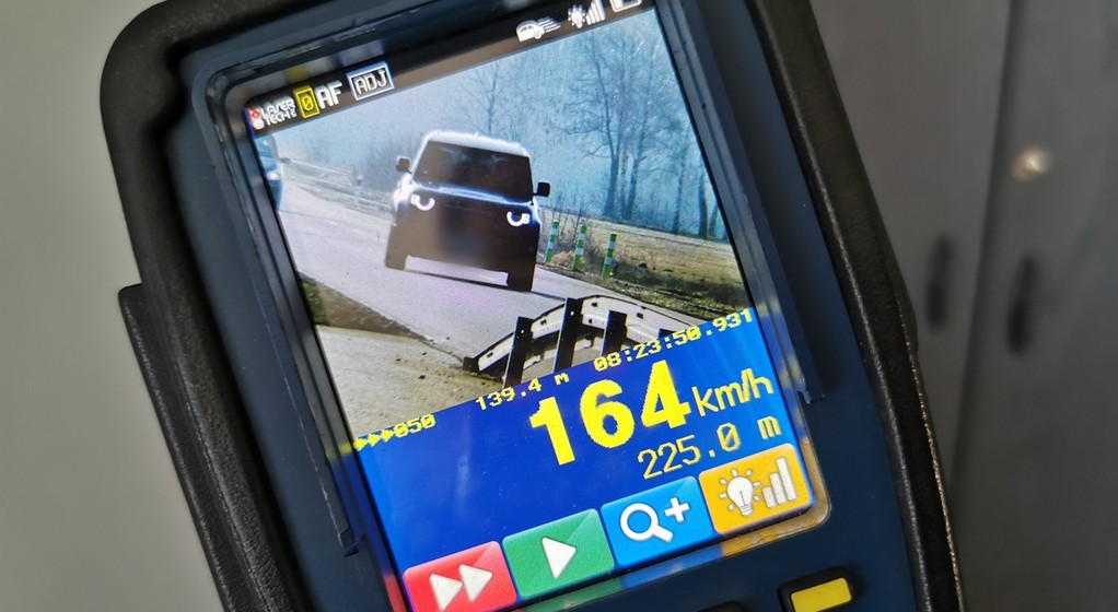 Pierwsi kierowcy już tracą prawo jazdy za przekroczenie prędkości poza terenem zabudowanym