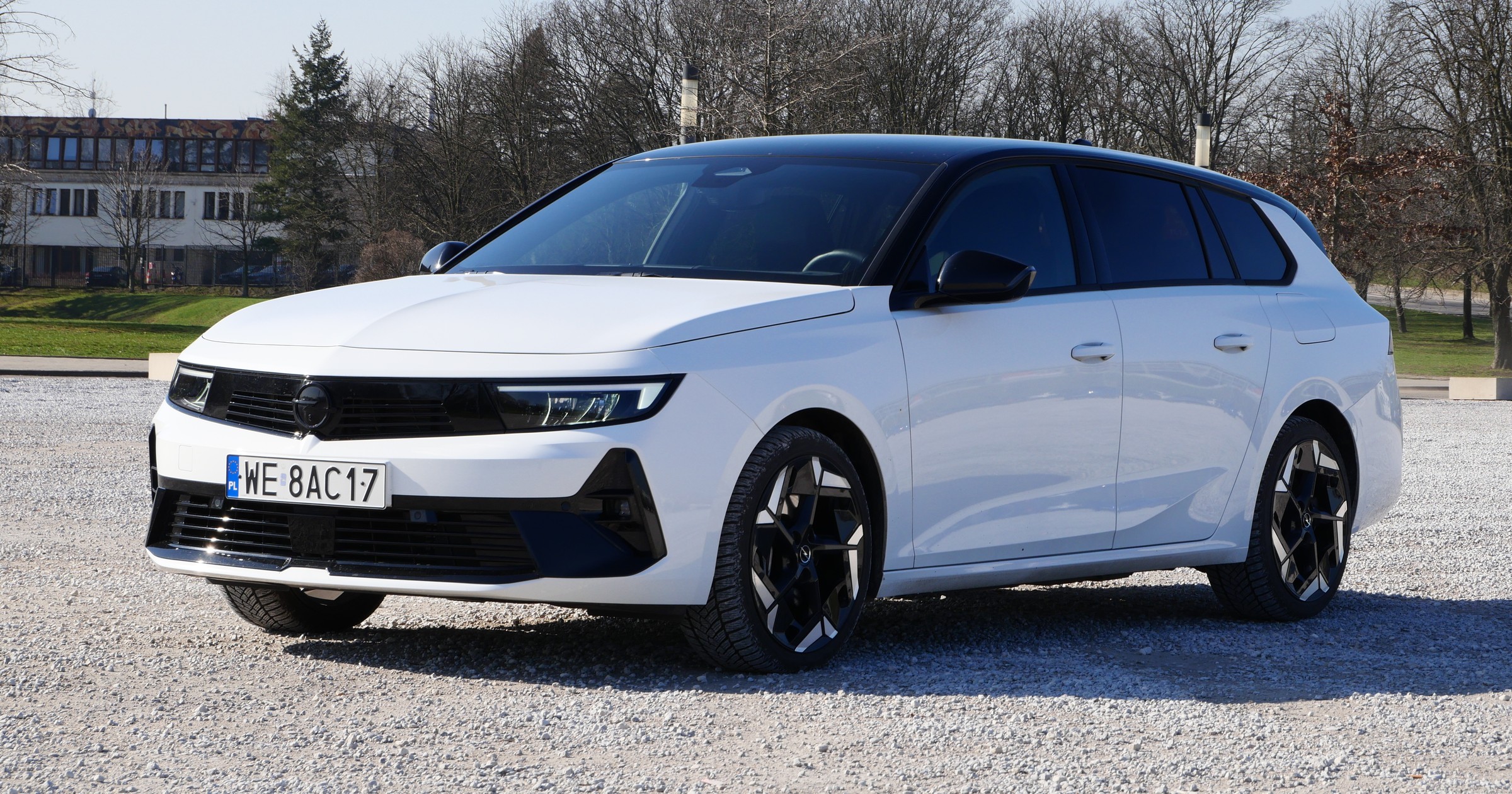 Opel Astra Sports Tourer GSe plug-in hybrid 225 KM