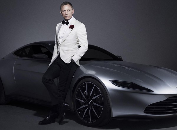 Aston Martin DB10 Jamesa Bonda trafi na aukcję