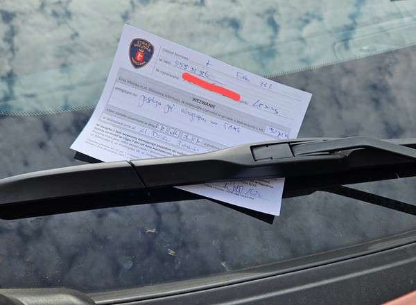 Mandat za nieopłacony parking przed sklepem. Tak można się od niego odwołać