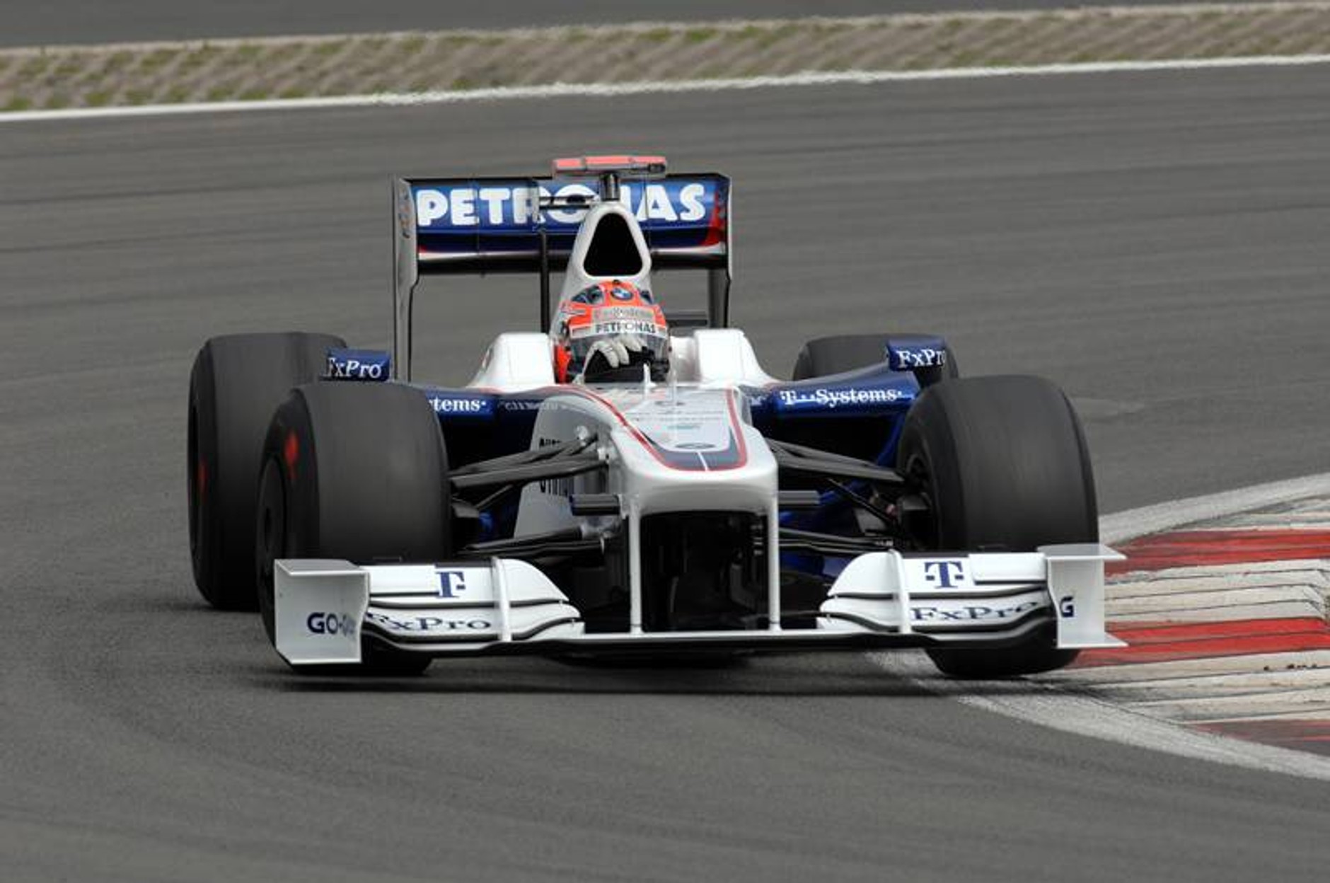 Grand Prix Niemiec 2009: rozpędzony Red Bull Racing dogania Brawn GP (fotogaleria)