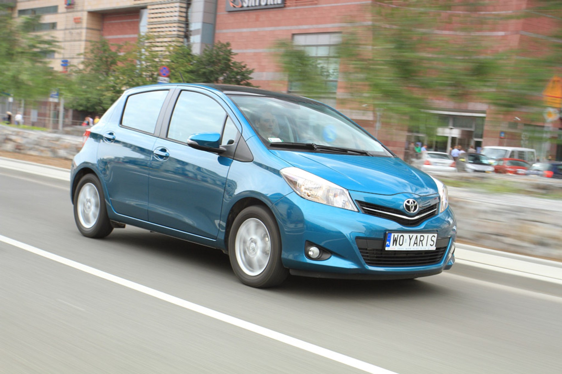 Test nowej Toyoty Yaris, radzimy którą wersję wybrać automat czy manual?