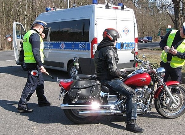 Mniej kontroli drogowych, czyli policyjna grypa