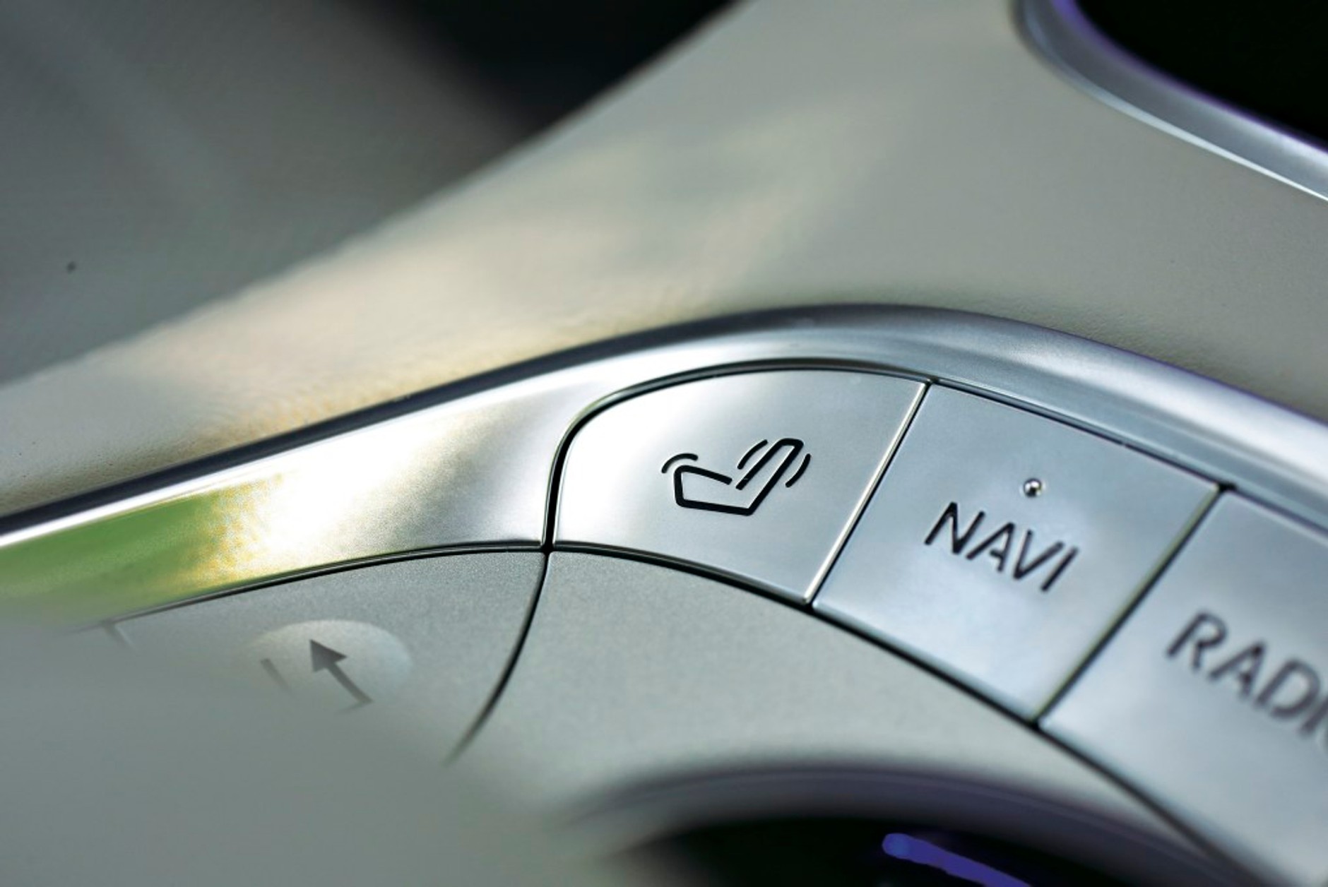 Mercedes klasy S przyciski na konsoli