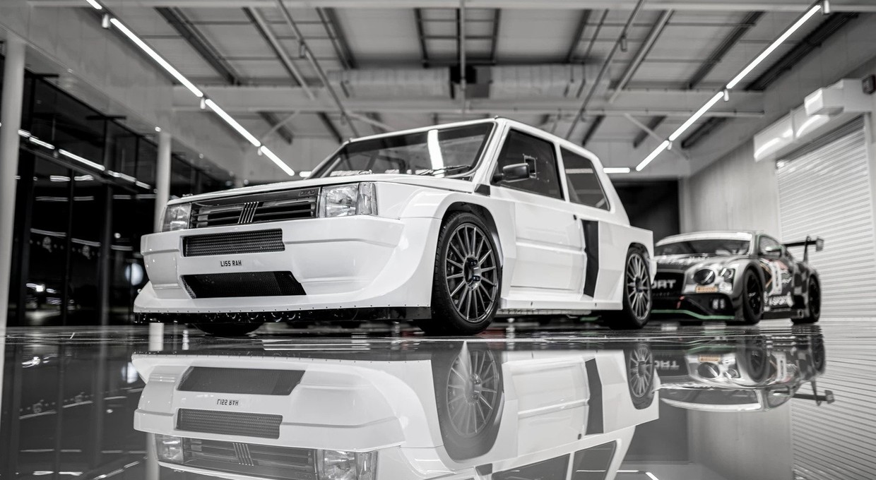 Fiat Panda inspirowany rajdową Grupą B. Ma 300 KM i 4x4 [Wideo]