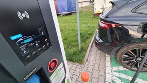Nawet do 30 proc. zniżki na stacjach ładowania do końca roku. Jest haczyk