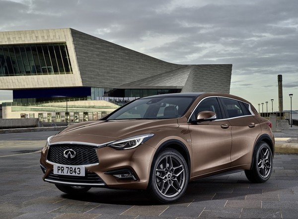Frankfurt 2015: debiut Infiniti Q30