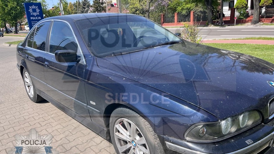 Miał pecha, bo nie zdążył zabrać auta po kolizji. Był poszukiwany