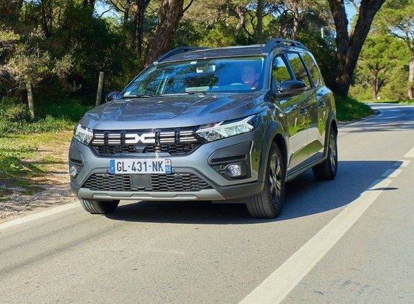 Dacia Jogger Hybrid. Już wiemy, jak jeździ pierwsza hybryda marki