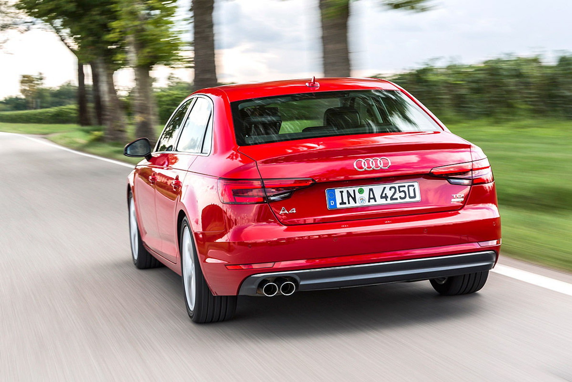 Czy nowe Audi A4 jest lepsze od BMW serii 3?