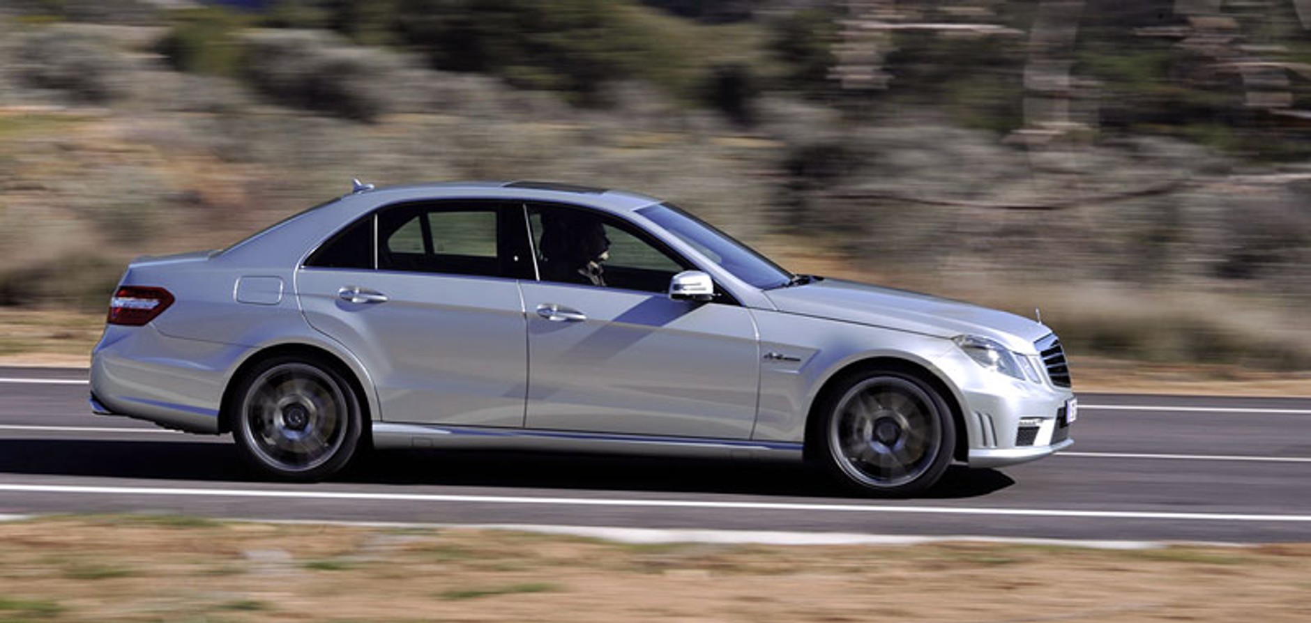 Mercedes-Benz E 63 AMG: pierwsze oficjalne zdjęcia i informacje