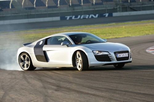 Audi R8 i Porsche 911 Carrera - Legenda czy młody gniewny?