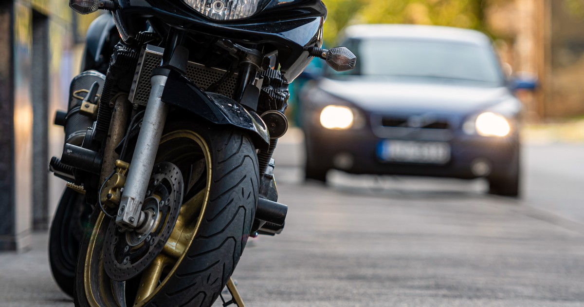 Motocyklem można zaparkować na chodniku. Należy jednak pamiętać o kilku zasadach
