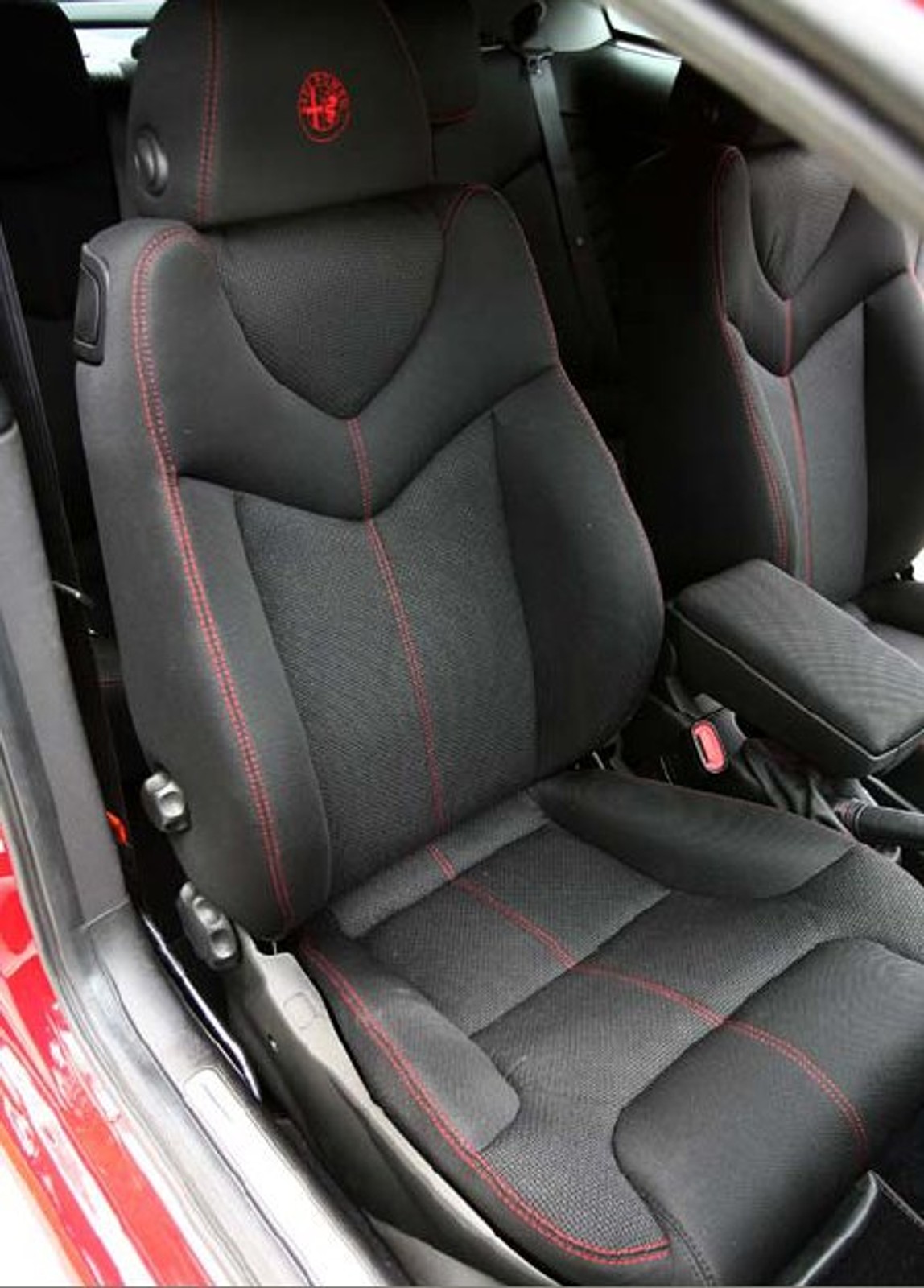 Alfa Romeo GT z pakietem Black Line 2