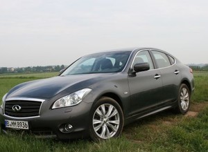 Infiniti M: alternatywa dla niemieckich limuzyn